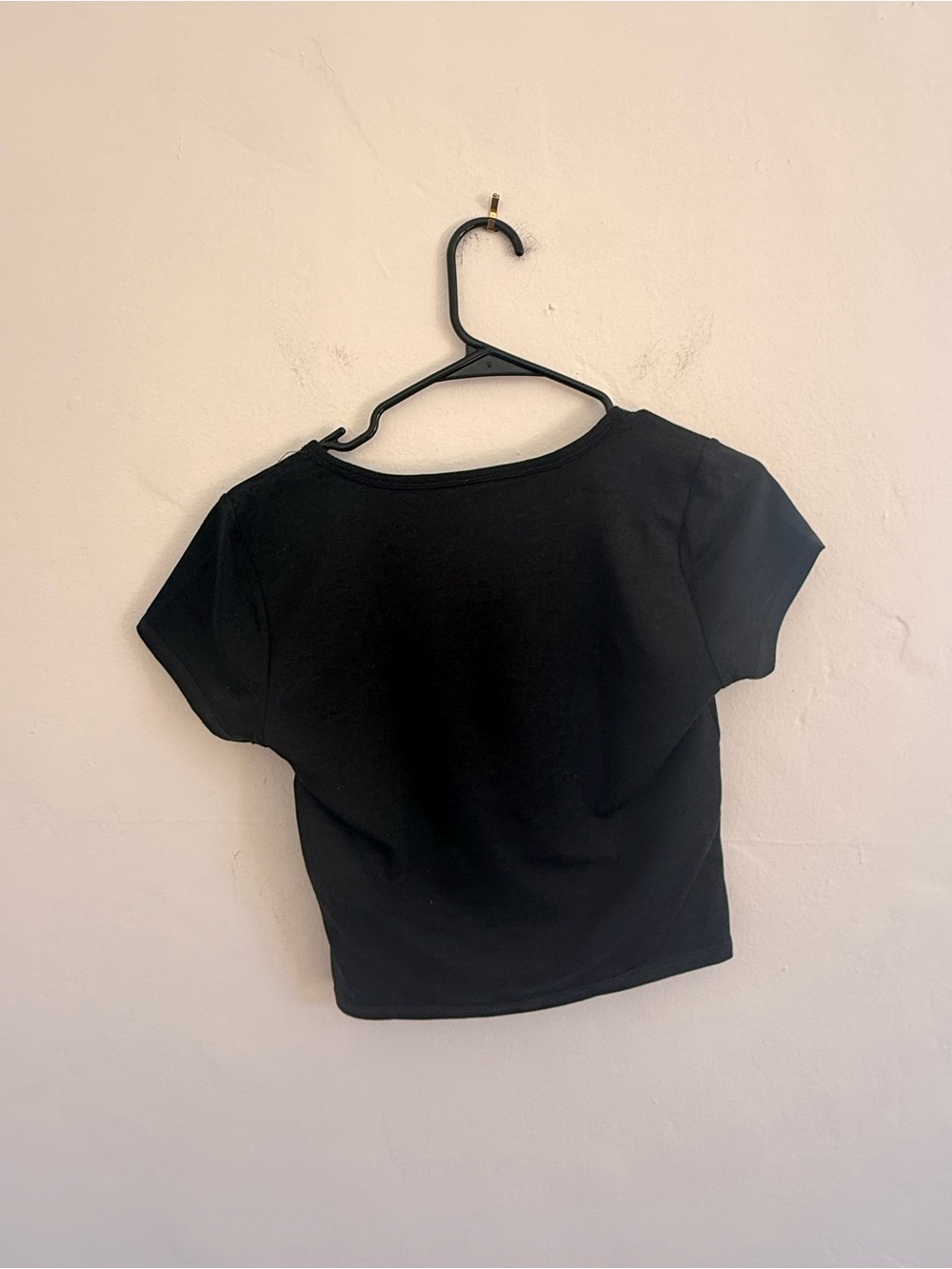 Vuori Black Scoop Neck Crop Top - Picture 4 of 4